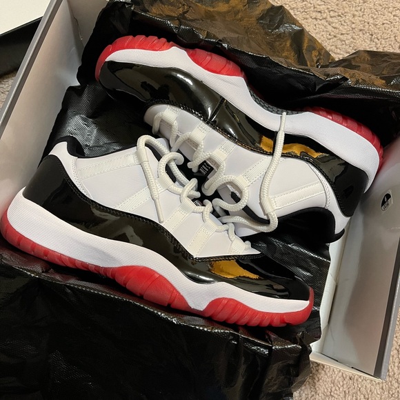Jordan 11 low white bred